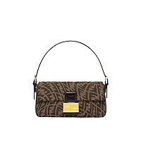 [스페셜오더]FENDI-8BR600 펜디 블랙 FF 엠보싱 미디엄 바게트 백