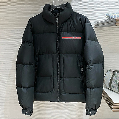 PRADA-1E2C09 프라다 신상 자카드 나일론 패딩 / 메탈 소프라니 로고 패딩 블랙 남성용