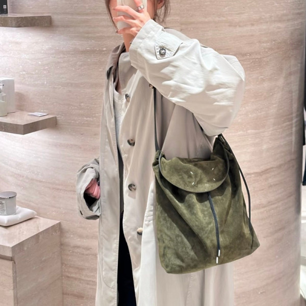 [스페셜오더]Maison Margiela-55267 메종 마르지엘라 스웨이드 드로스트링 크로스바디 버킷백 그린