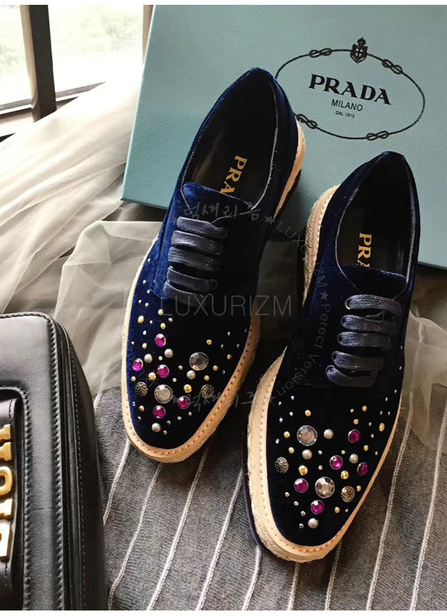 prada2-1117-3.jpg