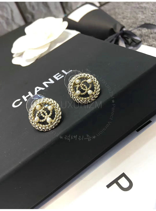 chanel6-1222-1.jpg