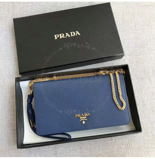 prada2-0102-001.jpg