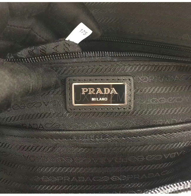 prada4-0104-009.jpg