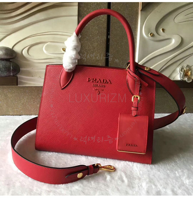 prada1-0129-002.jpg