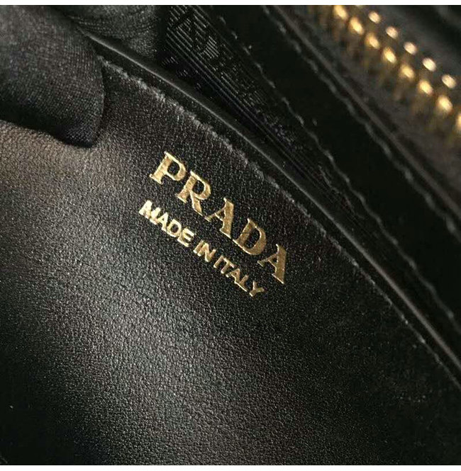 prada-1005-0010.jpg