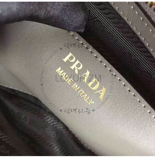 prada2-1005-0010.jpg