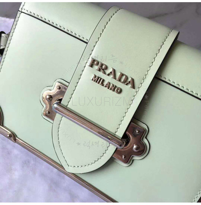 prada-0302-006.jpg