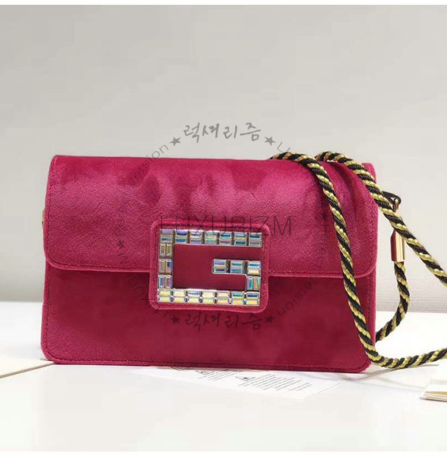 gucci-0928-002.jpg