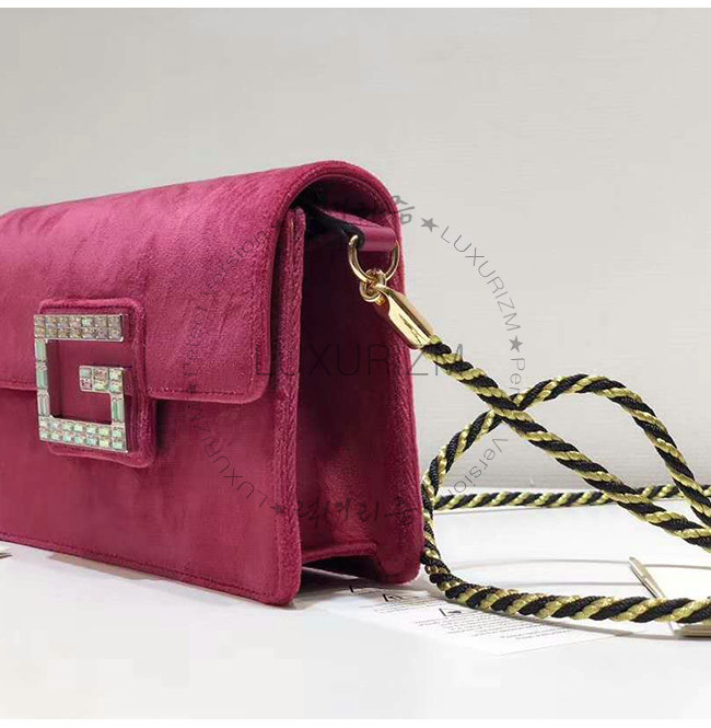 gucci-0928-003.jpg