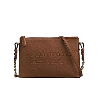 [스페셜오더]BURBERRY-40596551 버버리 송아지 가죽 엠보싱 블랙 클러치 백