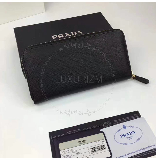 prada-1111-003.jpg