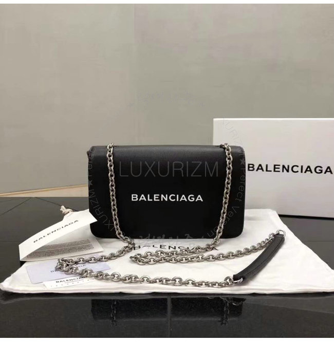 balenciaga1-0322-001.jpg