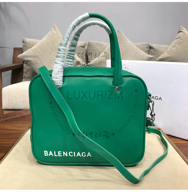 balenciaga1-0628-002.jpg