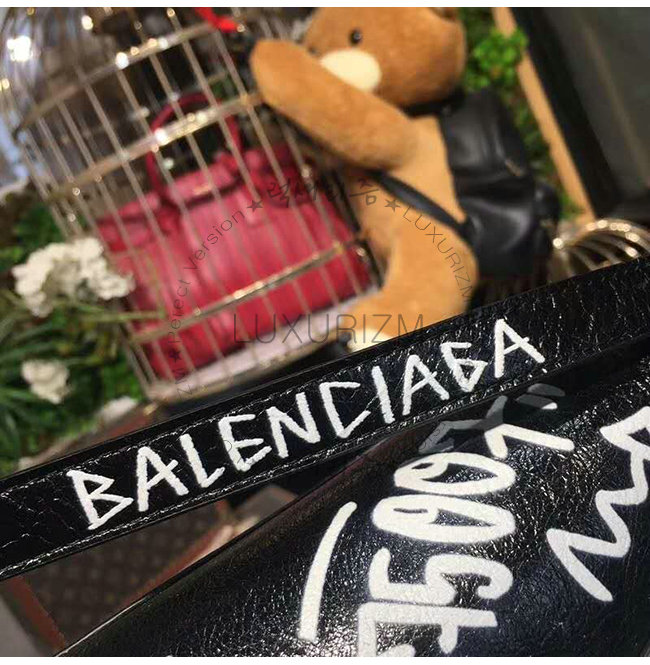 balenciaga3-0822-007.jpg