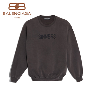 BALENCIAGA-489861 발렌시아가 Sinners 자수 장식의 오버사이즈 핏 핸드 워시드 아웃 스웨터 남녀공용